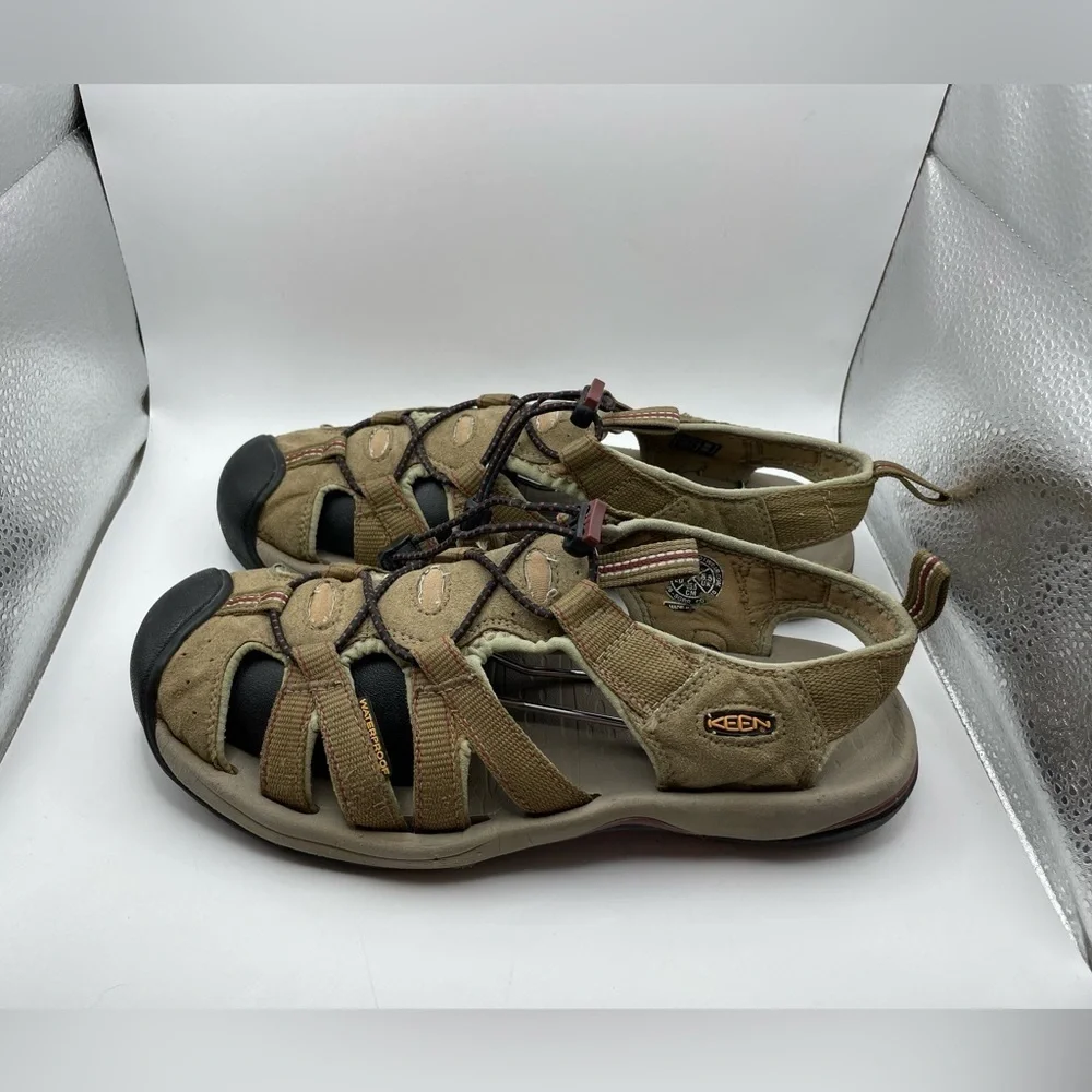 Keen men’s hiking tan leather sandals size 7.5